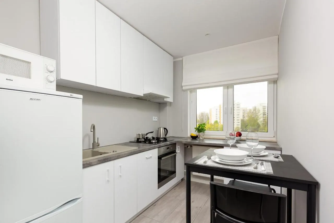 Cosy & Homely Two-Room Apartment By Renters ワルシャワ 0*,  ポーランド
